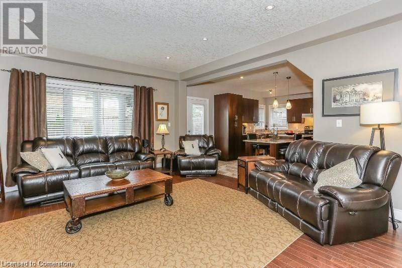 124 DUTTON WAY Image 9