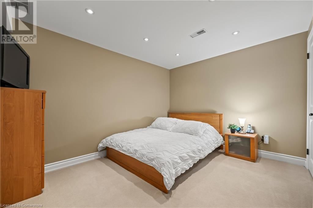 23 CHARING Image 40