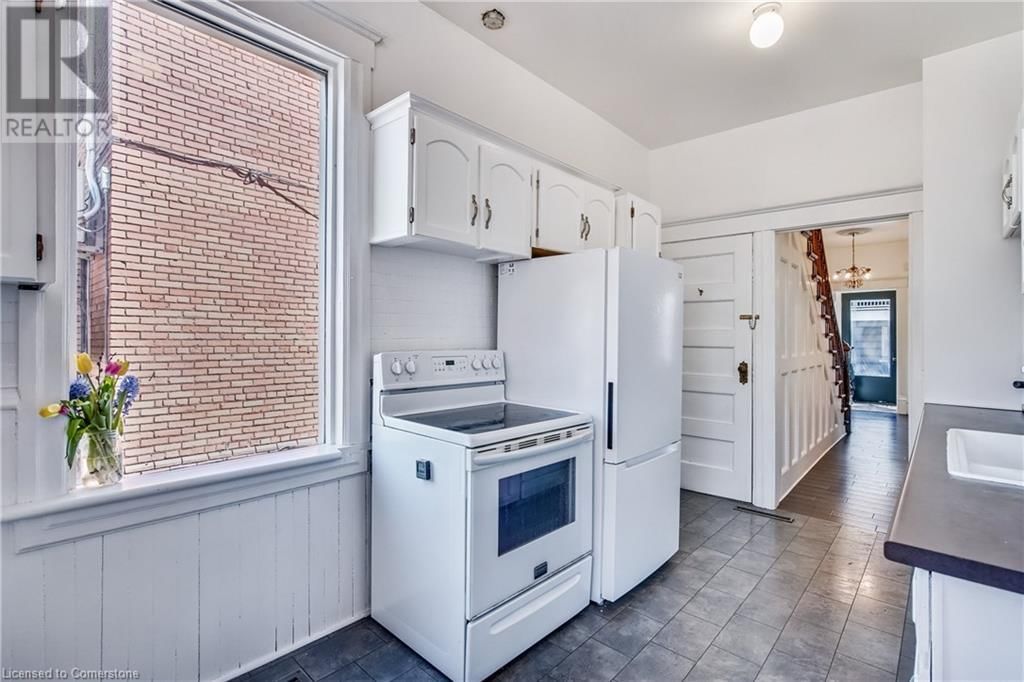 20 LOCKE STREET SOUTH Image 13