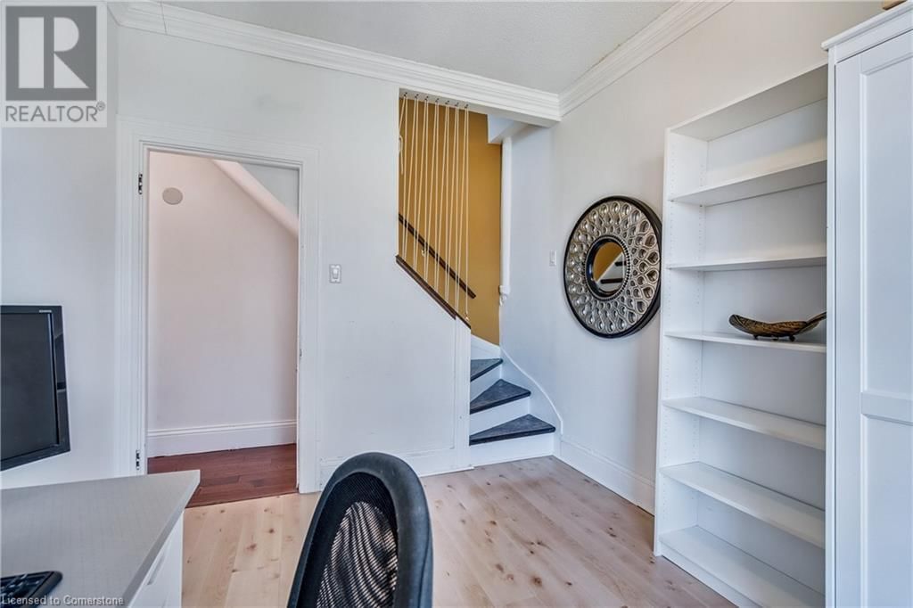20 LOCKE STREET SOUTH Image 24