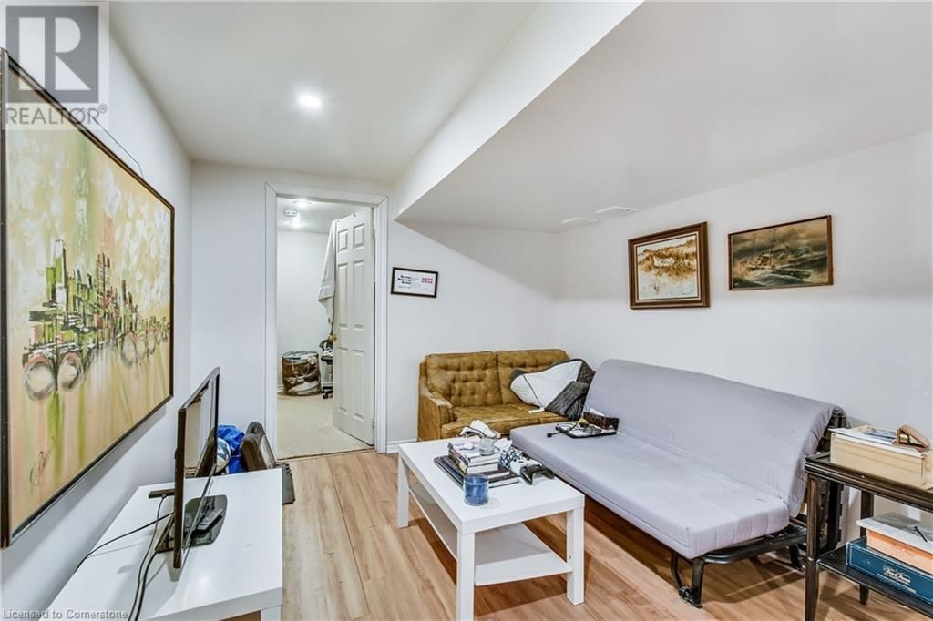 20 LOCKE STREET SOUTH Image 31