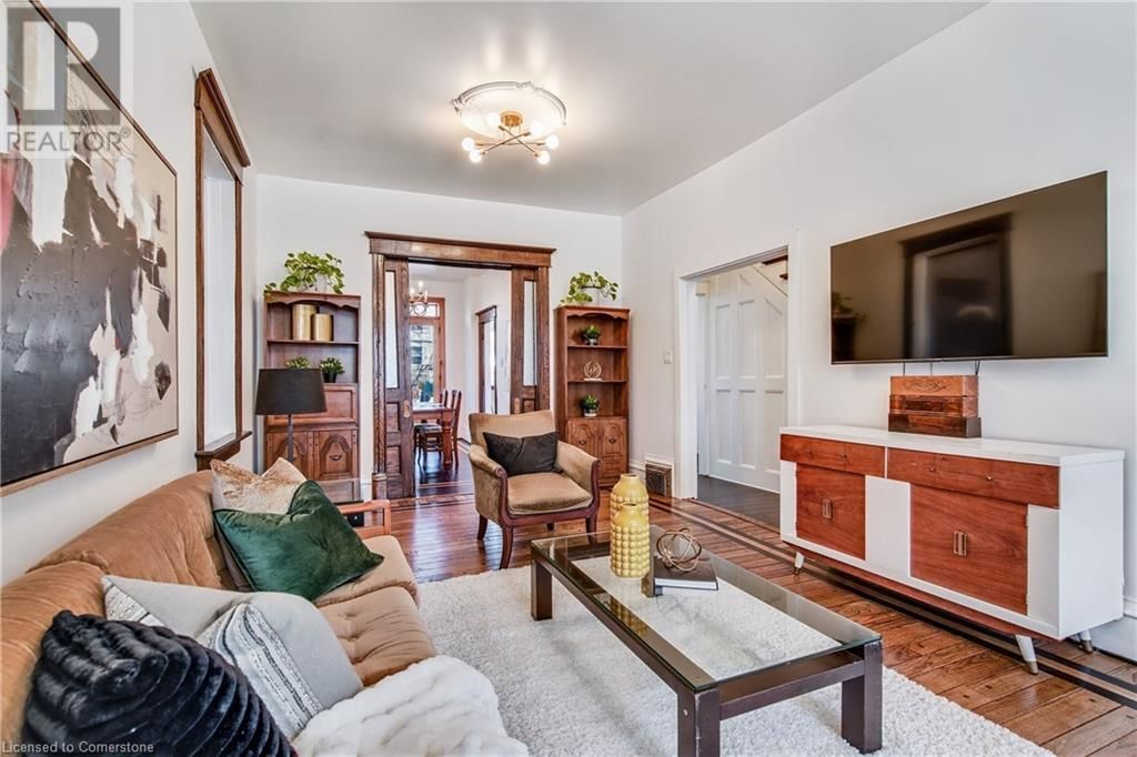 20 LOCKE STREET SOUTH Image 6