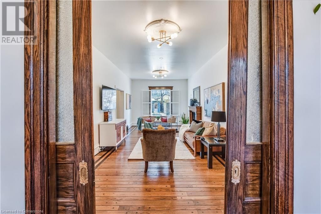 20 LOCKE STREET SOUTH Image 9