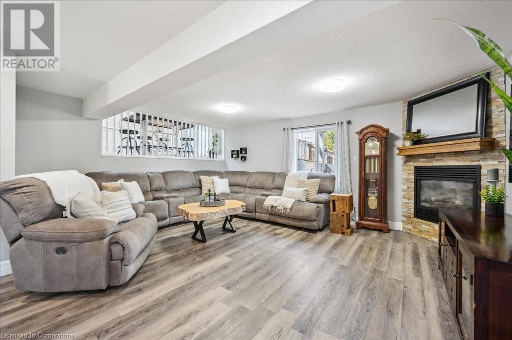 51 COSTAIN COURT Image 19
