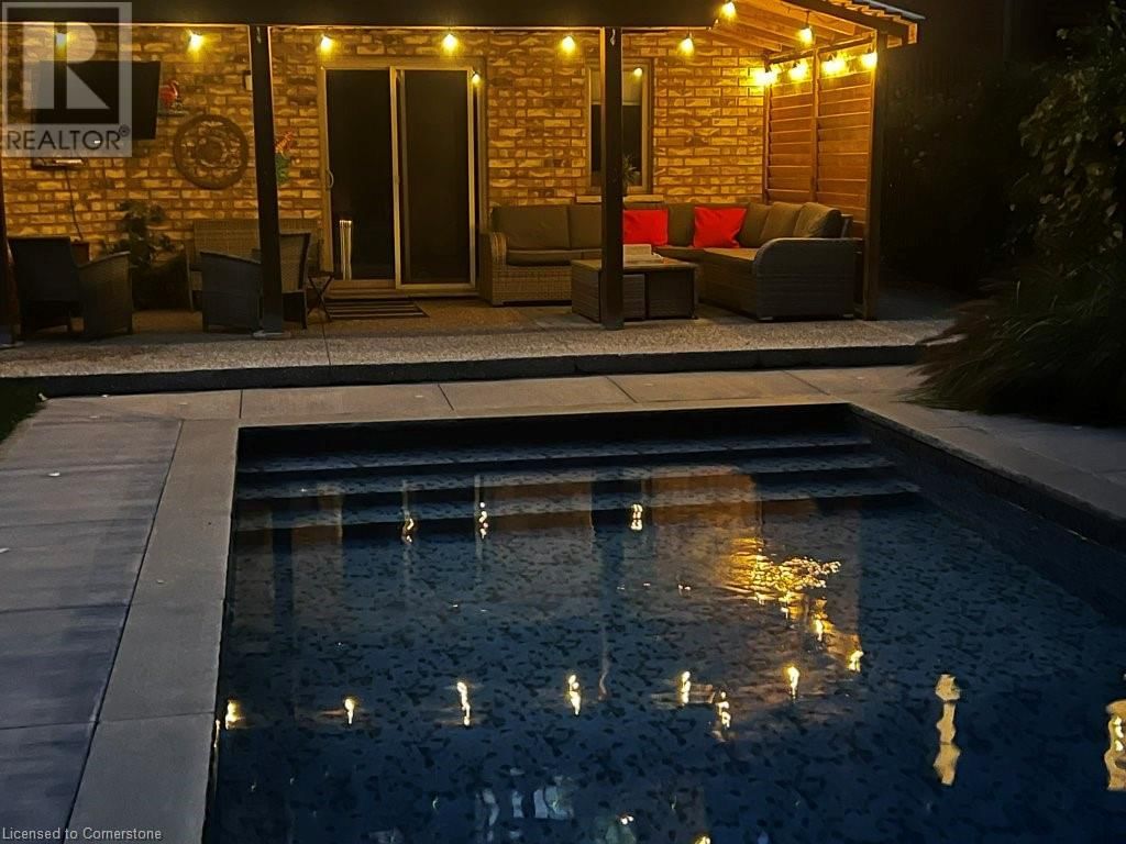 52 COMMANDO COURT Image 42