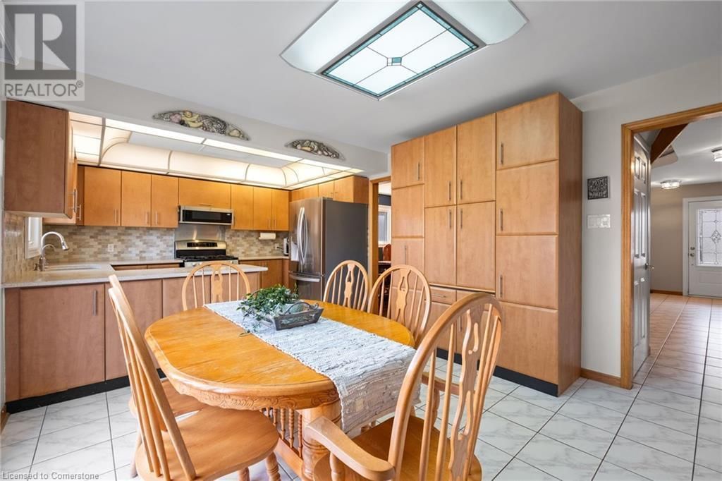 19 BERWICK AVENUE Image 10