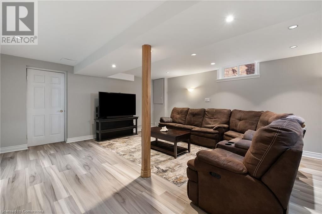19 BERWICK AVENUE Image 28
