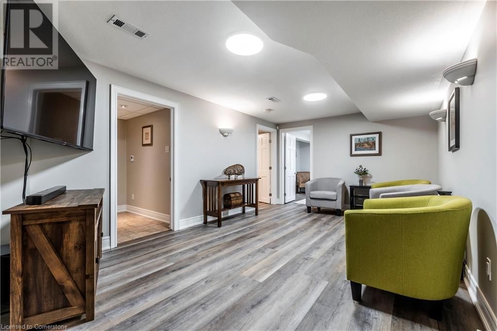 424 HENDERSON ROAD Image 23