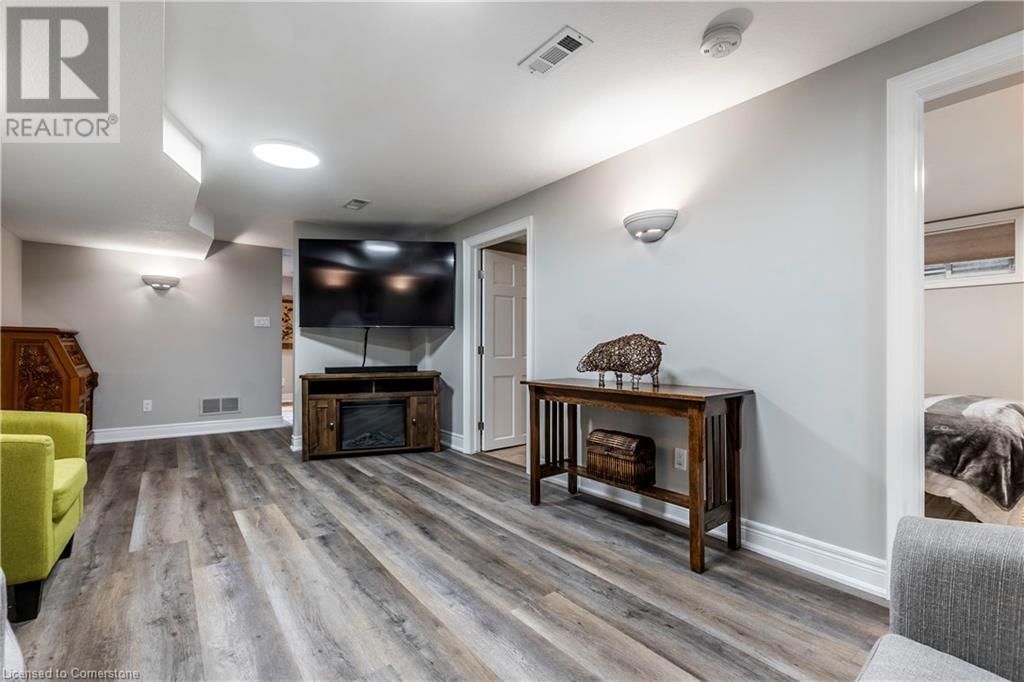 424 HENDERSON ROAD Image 25