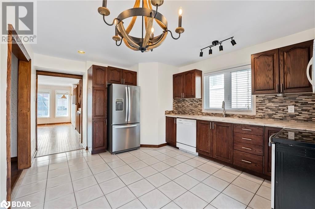 36 KEMPENFELT DRIVE Image 10