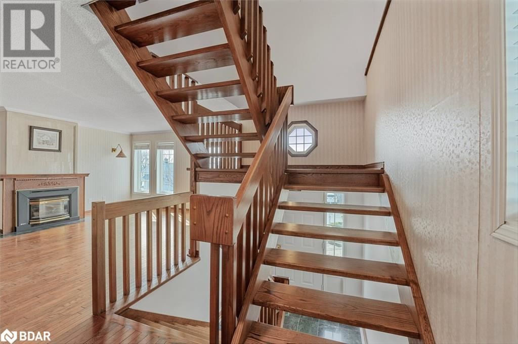 36 KEMPENFELT DRIVE Image 13