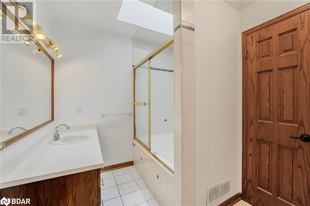 36 KEMPENFELT DRIVE Image 15