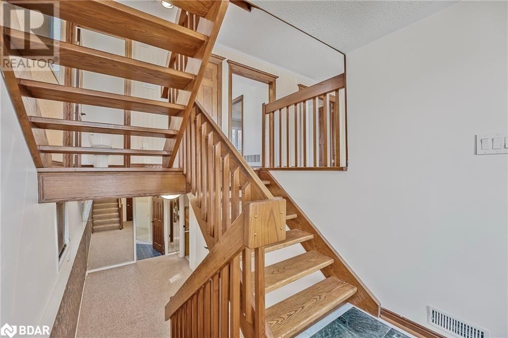 36 KEMPENFELT DRIVE Image 5