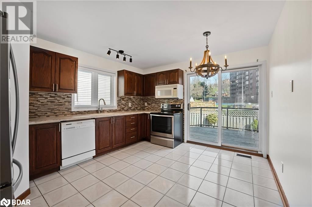 36 KEMPENFELT DRIVE Image 9