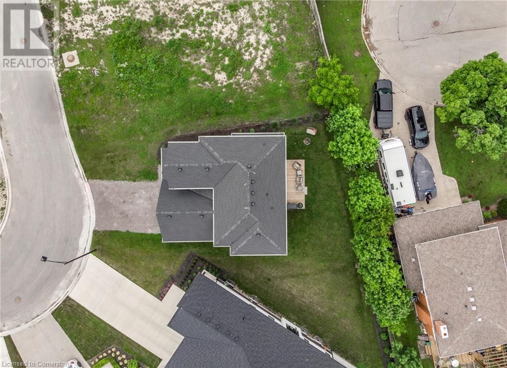 92 IVY CRESCENT Image 27