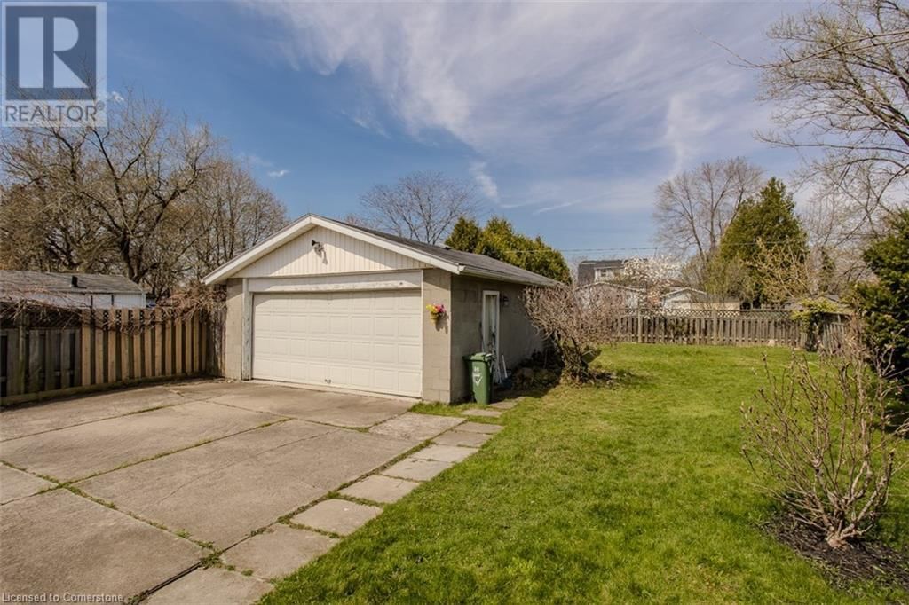 848 UPPER WELLINGTON STREET Image 11
