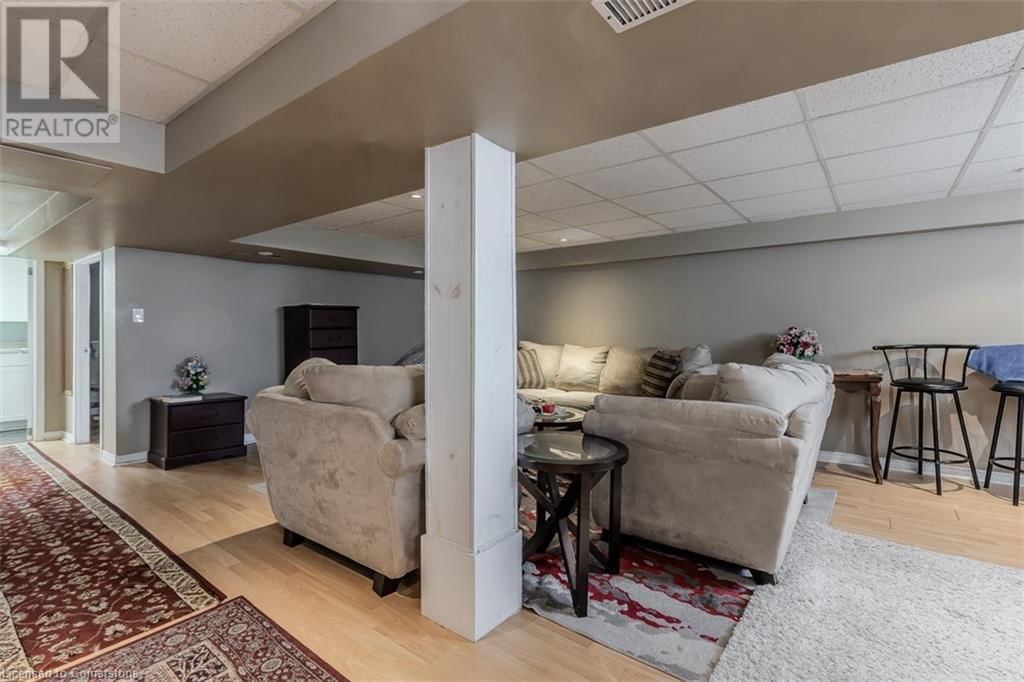 848 UPPER WELLINGTON STREET Image 33