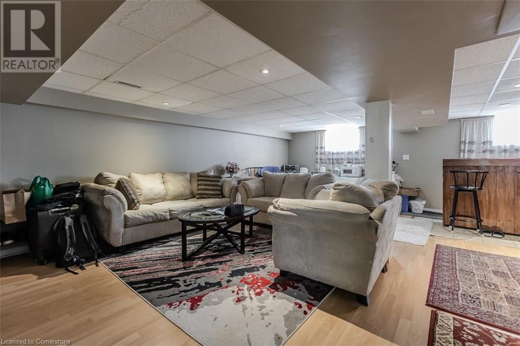 848 UPPER WELLINGTON STREET Image 34
