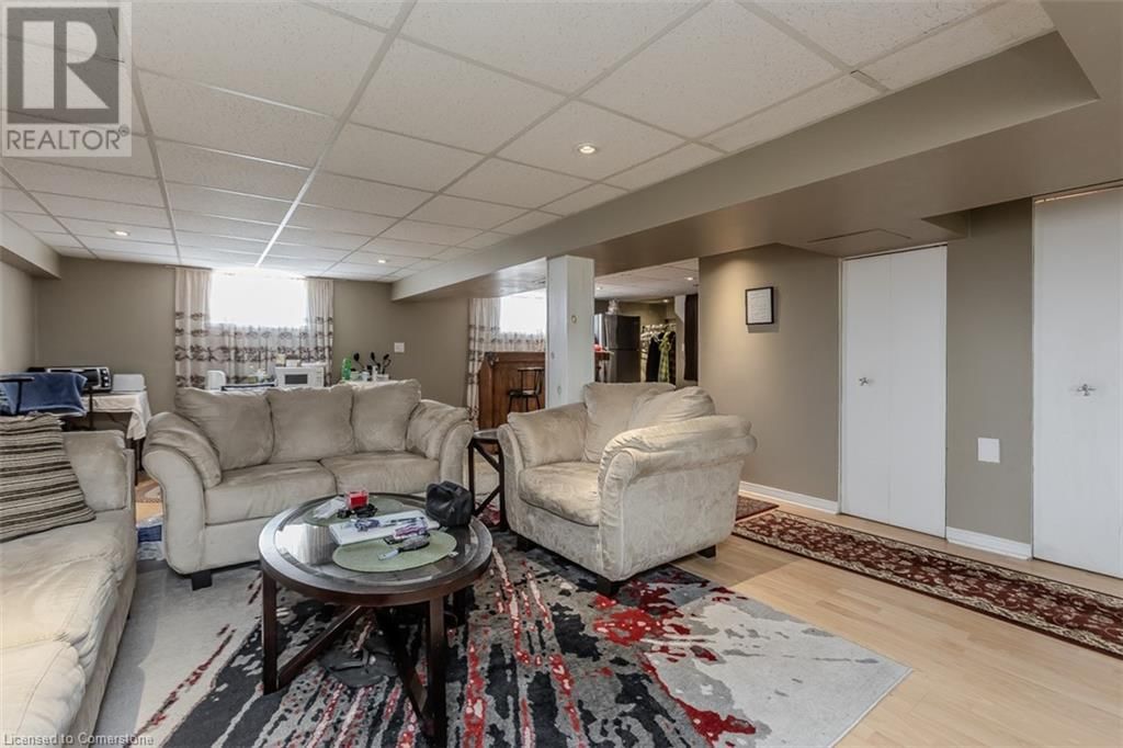 848 UPPER WELLINGTON STREET Image 35