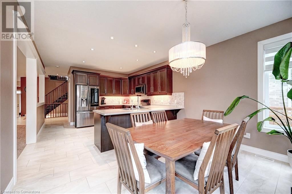 220 LADYSLIPPER DRIVE Image 12