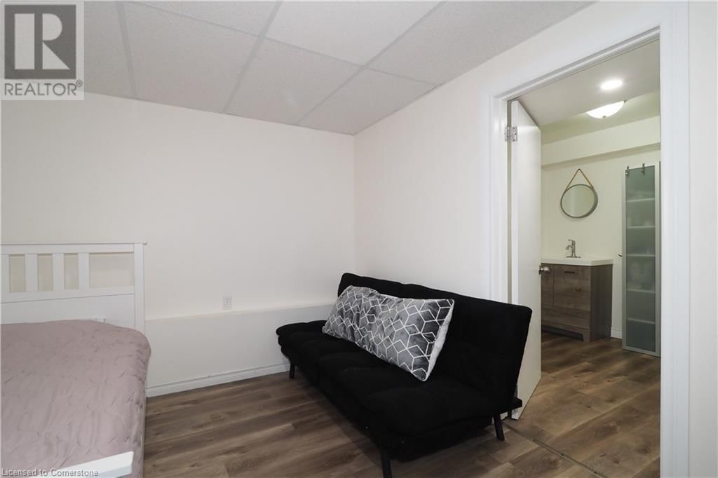11 MCKAY STREET Image 44
