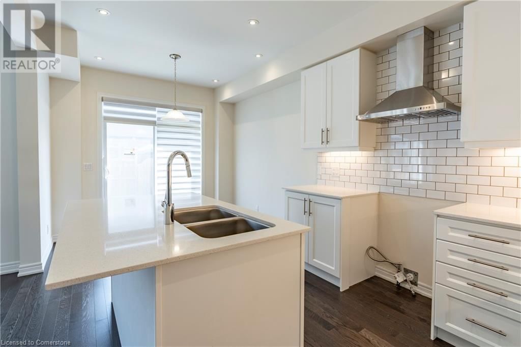 55 WILLIAM DUNLOP STREET Image 16