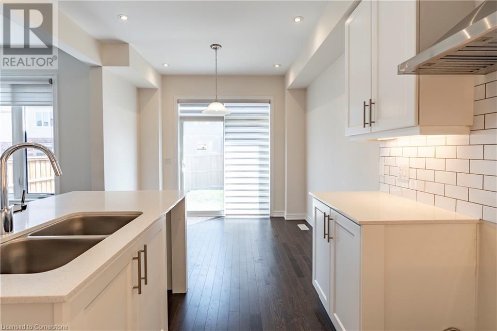 55 WILLIAM DUNLOP STREET Image 17