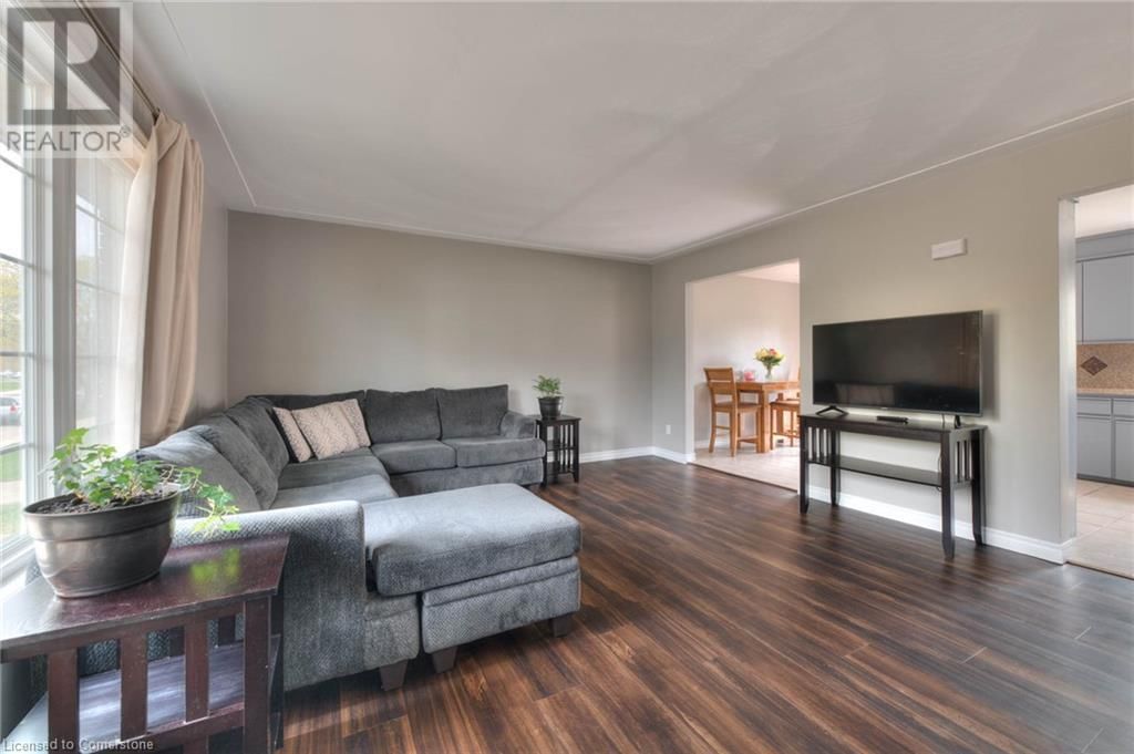 3 SHAFTSBURY DRIVE Image 21