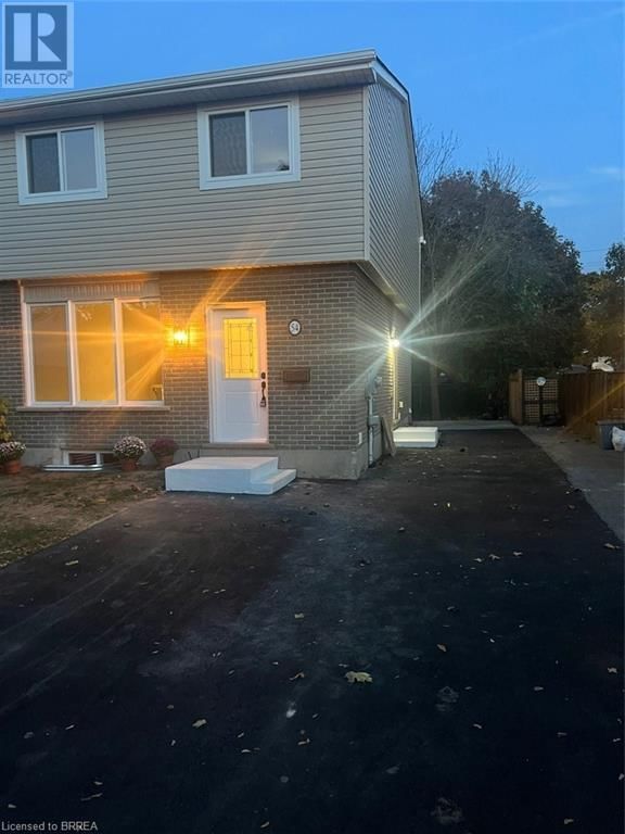 54 DEBBY CRESCENT Image 2