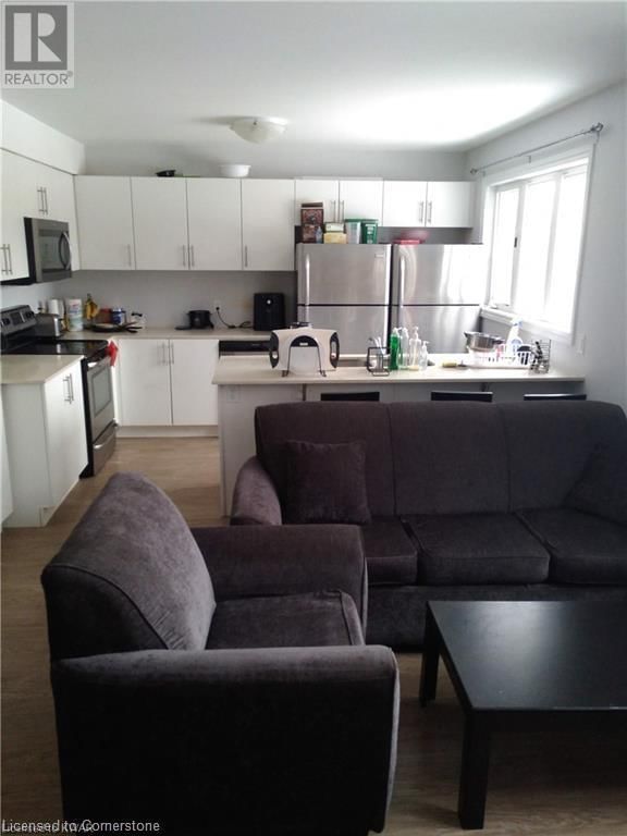 15 - 242 PENETANGUISHENE ROAD Image 5