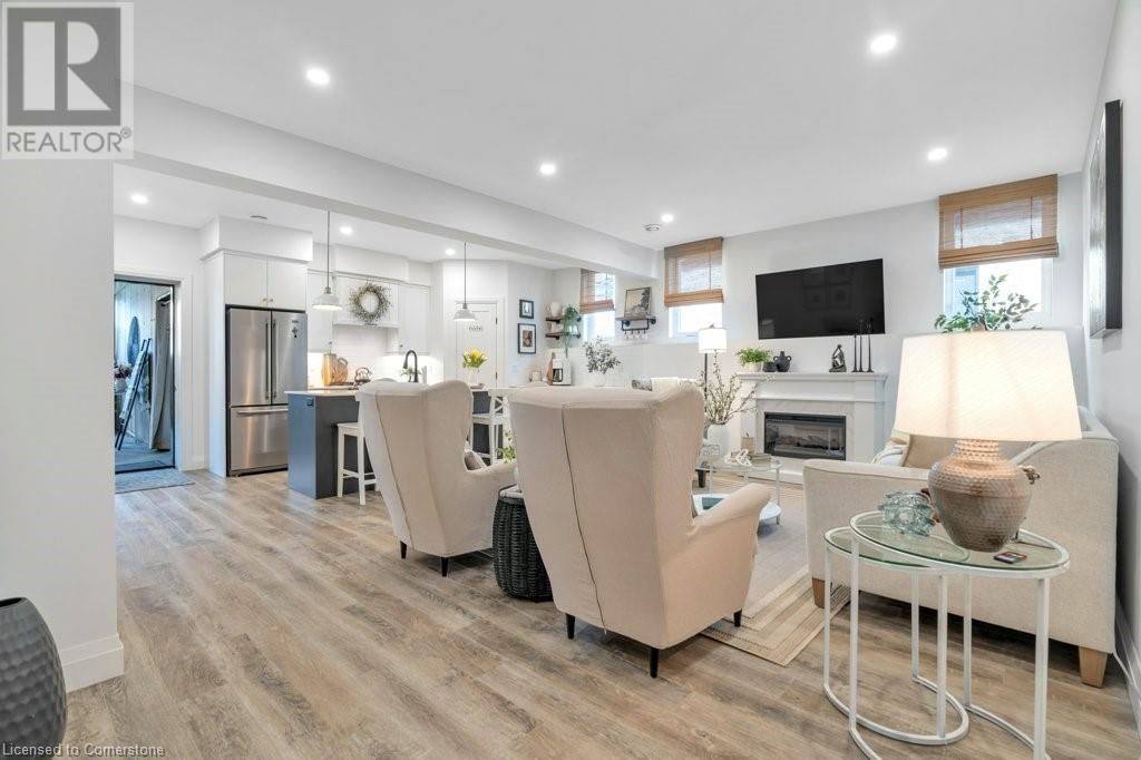 43711 ADELAIDE STREET Image 22