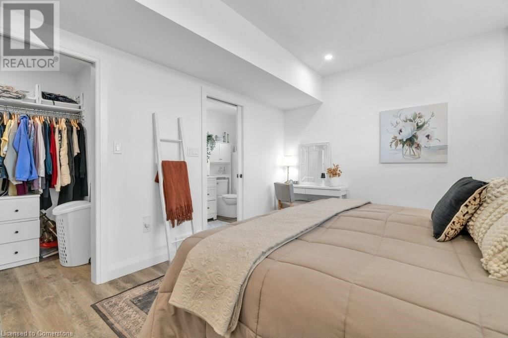 43711 ADELAIDE STREET Image 31
