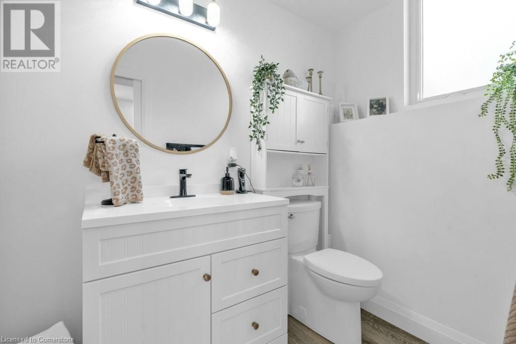 43711 ADELAIDE STREET Image 32