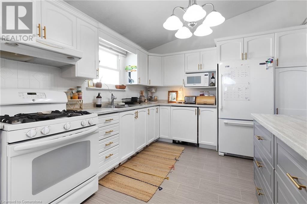 20 THOMPSON DRIVE Image 16