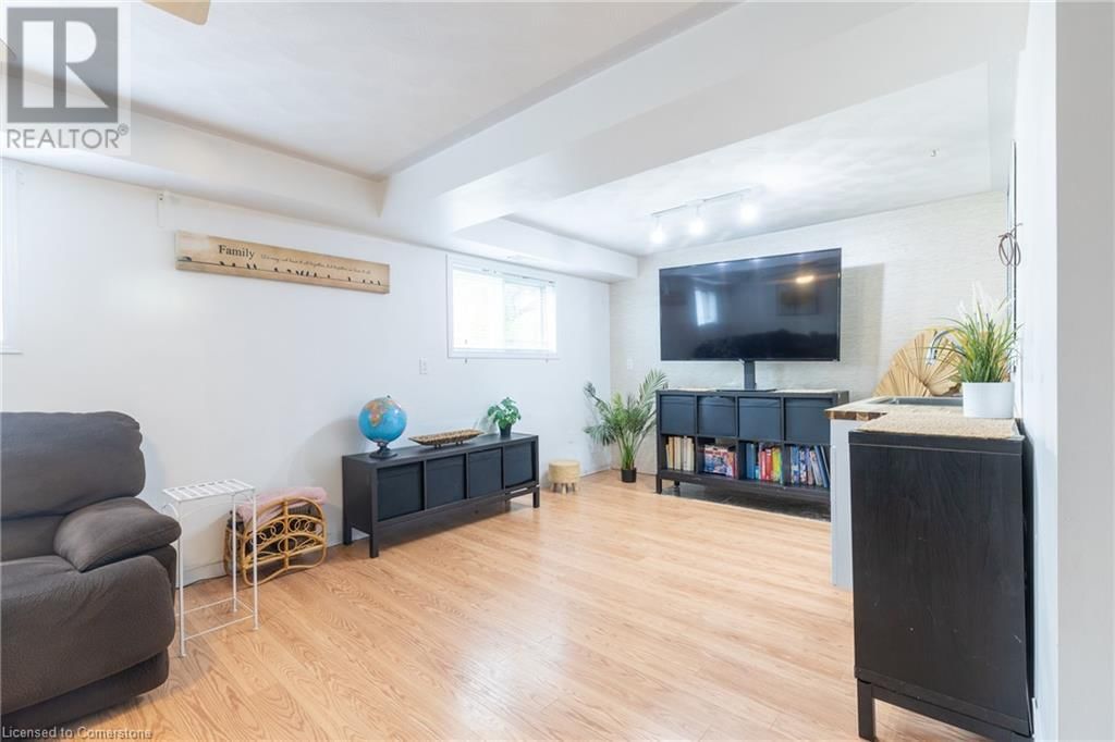 20 THOMPSON DRIVE Image 22