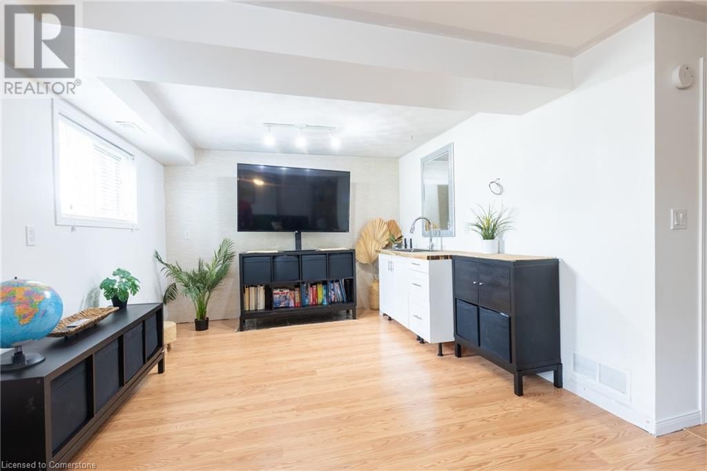 20 THOMPSON DRIVE Image 24