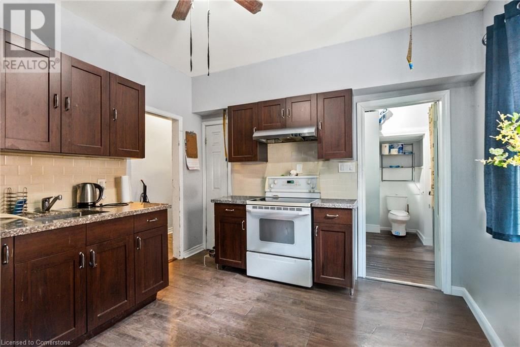 191 SIMCOE STREET SOUTH Image 17