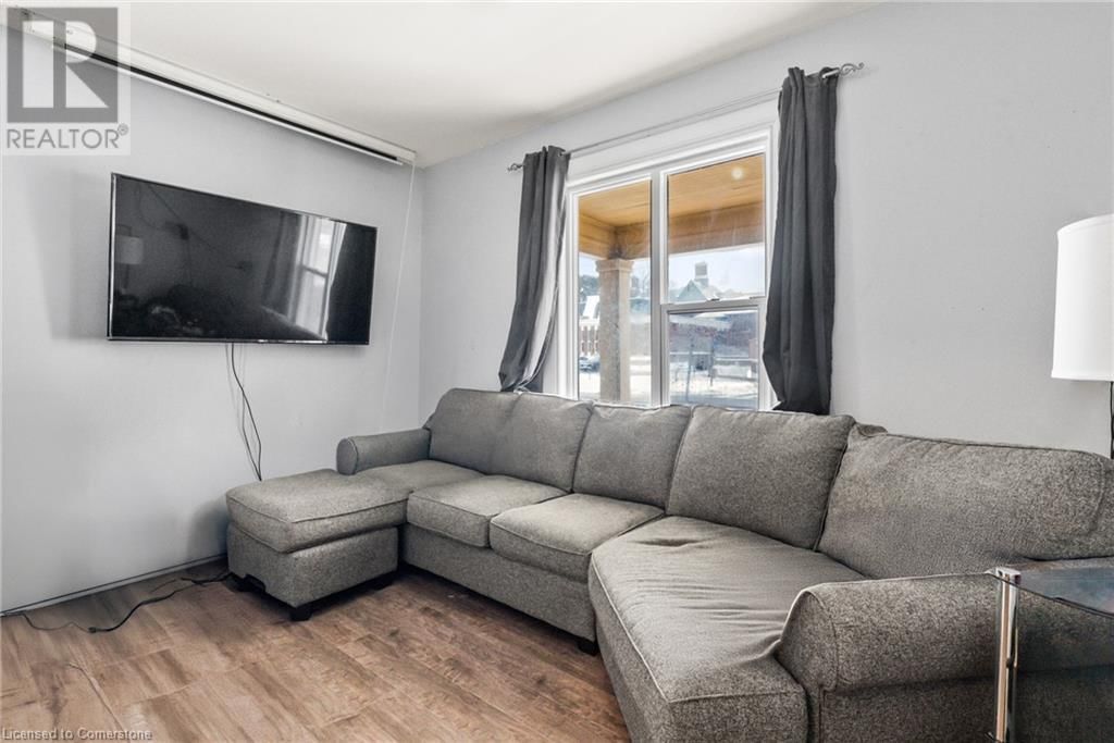 191 SIMCOE STREET SOUTH Image 19
