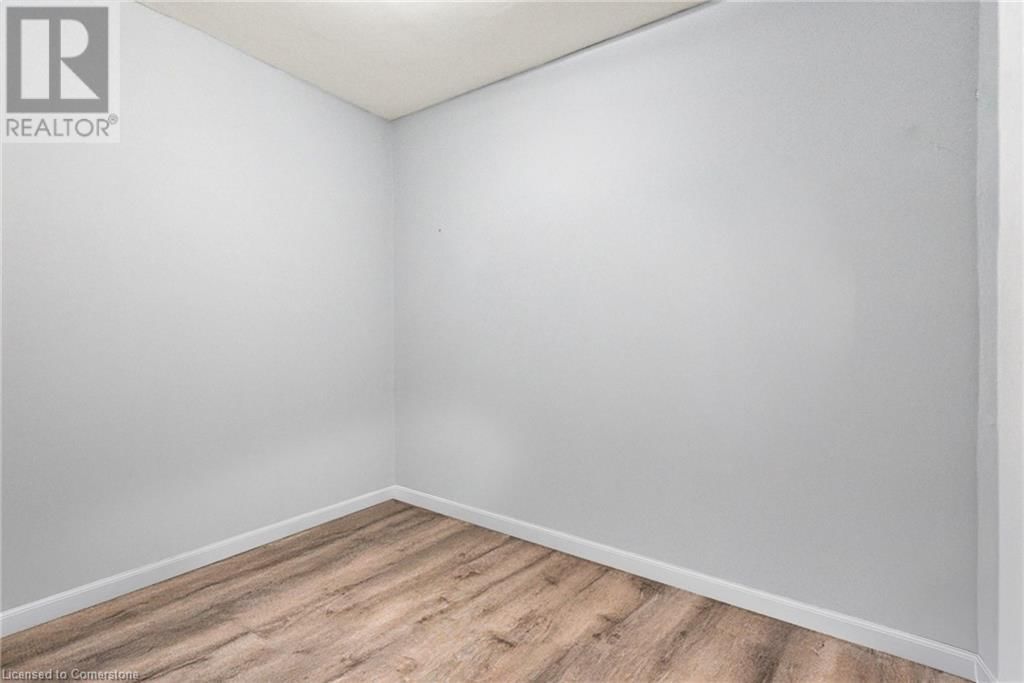 191 SIMCOE STREET SOUTH Image 21