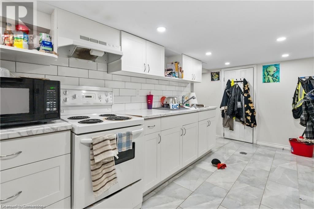 191 SIMCOE STREET SOUTH Image 23