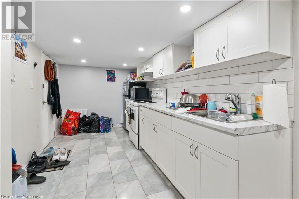 191 SIMCOE STREET SOUTH Image 24