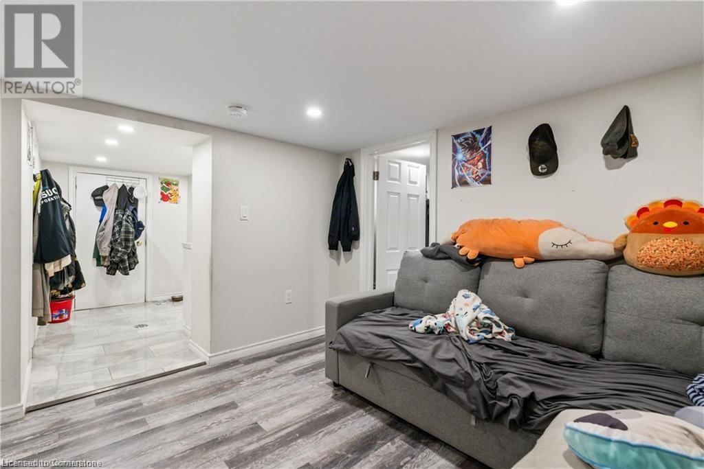 191 SIMCOE STREET SOUTH Image 27