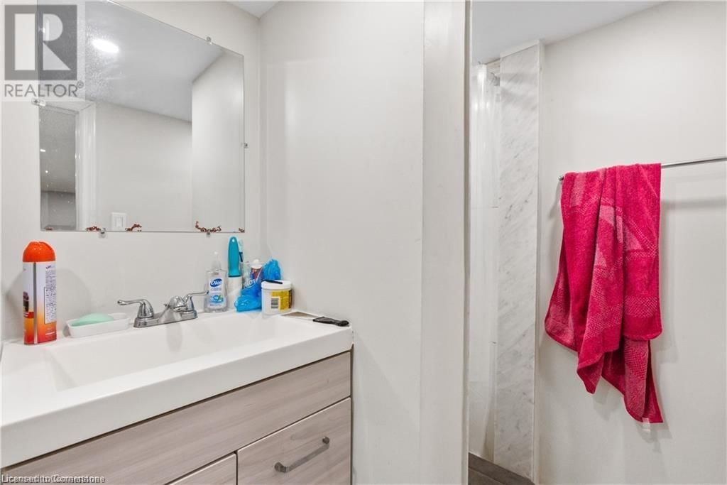 191 SIMCOE STREET SOUTH Image 30