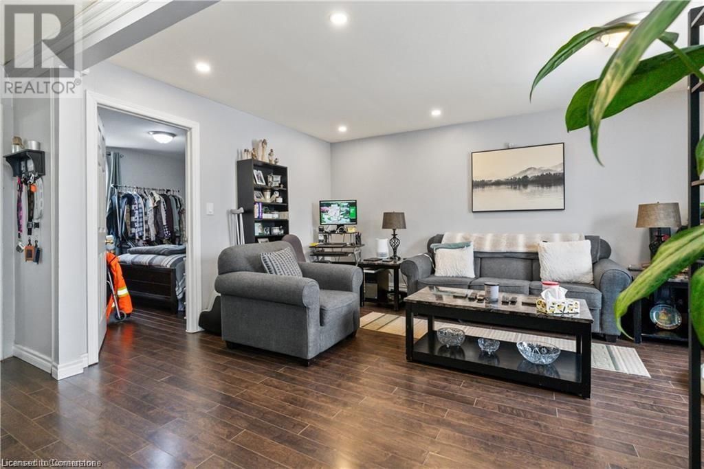 191 SIMCOE STREET SOUTH Image 8