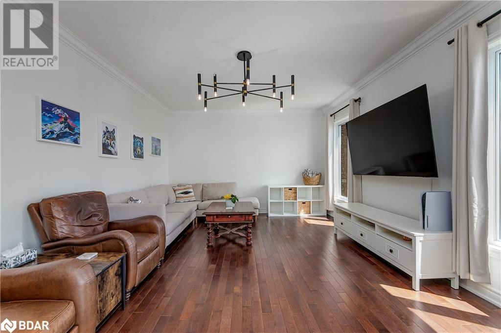 108 SUCCESSION CRESCENT Image 17