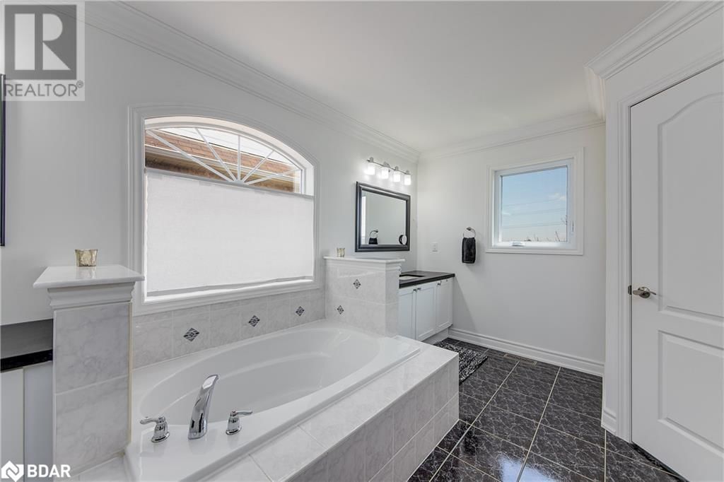 108 SUCCESSION CRESCENT Image 26