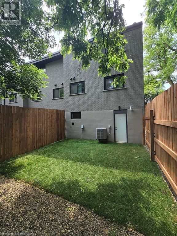 E - 71 BLUCHER STREET Image 32