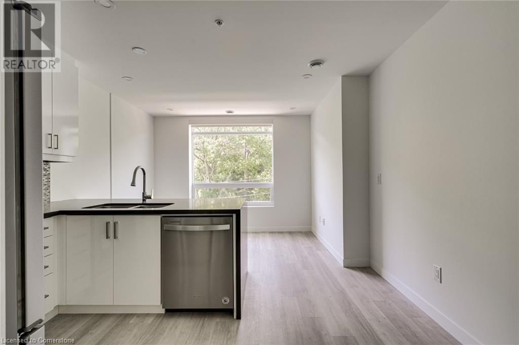 302 - 479 CHARLTON AVENUE EAST Image 6