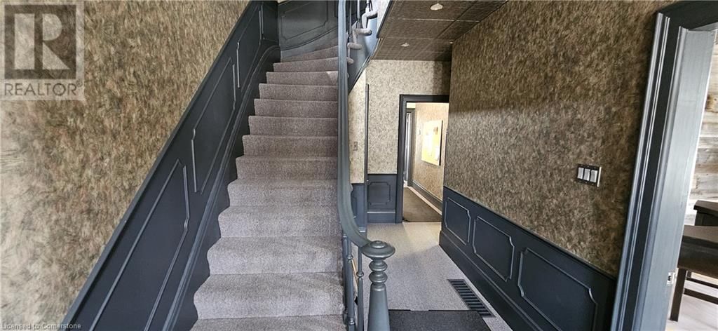 106 YOUNG STREET WEST Image 3