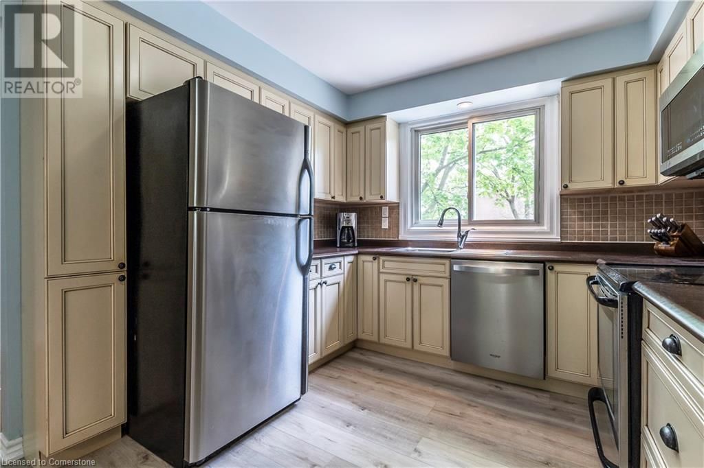 7 - 121 MORGAN AVENUE Image 5